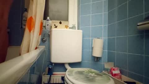 Snapshot of hard213213 chatting on 11-17-25, 05:46 hard213213 online show from 11-17-25, 05:46