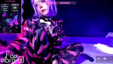 Mia online show from 02-19-26, 10:39