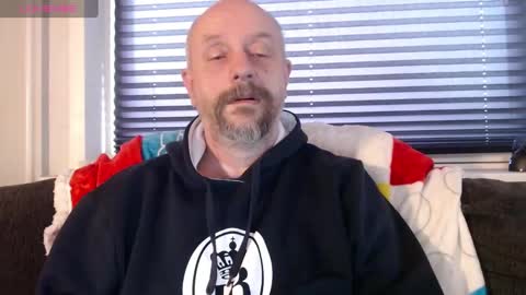 Snapshot of hardmrlazy chatting on 12-27-24, 11:17 MrLazy online show from 12-27-24, 11:17