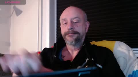 Snapshot of hardmrlazy chatting on 12-31-24, 03:42 MrLazy online show from 12-31-24, 03:42