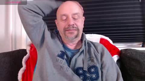 Snapshot of hardmrlazy chatting on 01-04-25, 03:49 MrLazy online show from 01-04-25, 03:49