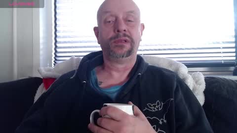 Snapshot of hardmrlazy chatting on 01-10-25, 12:15 MrLazy online show from 01-10-25, 12:15