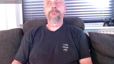 Snapshot of hardmrlazy chatting on 09-10-25, 02:06 MrLazy online show from 09-10-25, 02:06