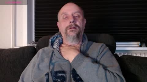 Snapshot of hardmrlazy chatting on 11-21-25, 09:57 MrLazy online show from 11-21-25, 09:57