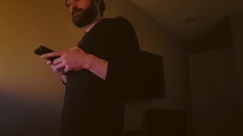 Snapshot of hardswtch chatting on 12-08-24, 02:18 Tom online show from 12-08-24, 02:18