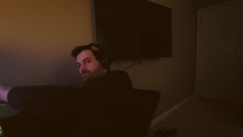 Snapshot of hardswtch chatting on 12-11-24, 08:39 Tom online show from 12-11-24, 08:39