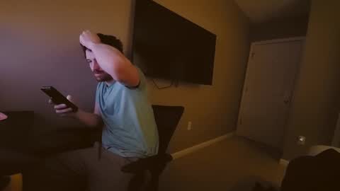 Snapshot of hardswtch chatting on 12-23-24, 12:25 Tom online show from 12-23-24, 12:25