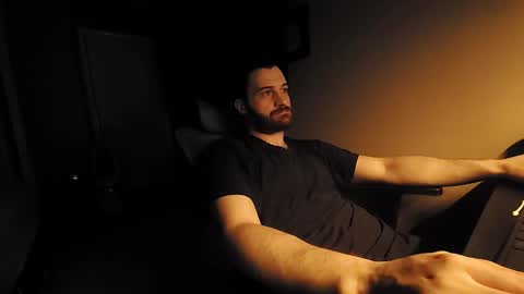 Snapshot of hardswtch chatting on 09-11-25, 12:33 Tom online show from 09-11-25, 12:33