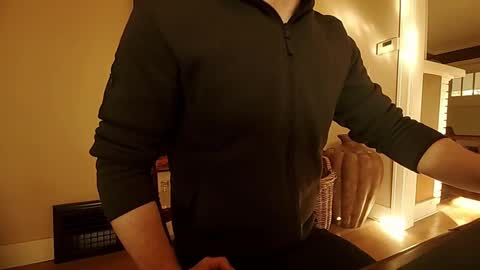 Snapshot of hardswtch chatting on 10-09-25, 10:19 Tom online show from 10-09-25, 10:19