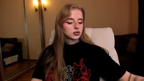 Julia online show from 04-05-26, 05:15