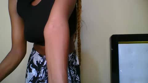 Snapshot of harmlessbitch chatting on 10-20-25, 08:20 harmlessbitch online show from 10-20-25, 08:20