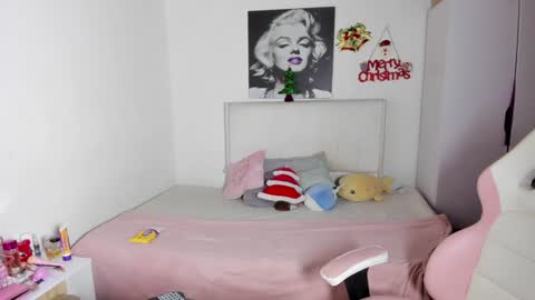 vanessa online show from 01-06-25, 04:13