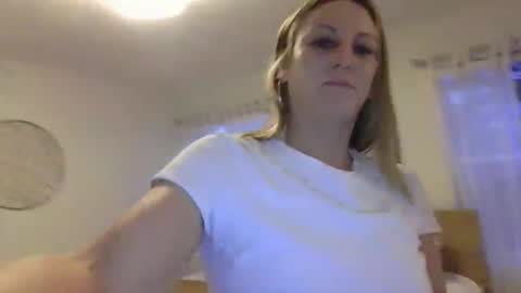 Snapshot of harmony_rose_xoxo chatting on 11-10-25, 09:25 Harmony online show from 11-10-25, 09:25