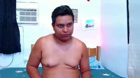 Snapshot of haroldlucky chatting on 11-03-25, 01:34 harold online show from 11-03-25, 01:34