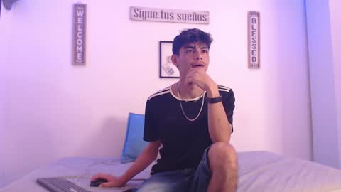 Snapshot of harrythomson1 chatting on 12-30-24, 03:03 harry thomson online show from 12-30-24, 03:03