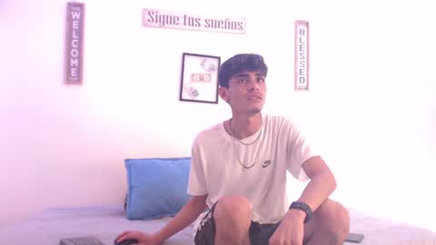 Snapshot of harrythomson1 chatting on 01-06-25, 07:35 harry thomson online show from 01-06-25, 07:35