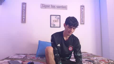 Snapshot of harrythomson1 chatting on 01-13-25, 11:27 harry thomson online show from 01-13-25, 11:27