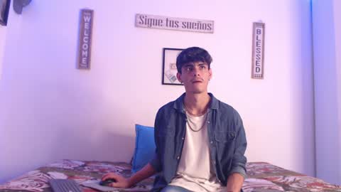 Snapshot of harrythomson1 chatting on 01-17-25, 06:04 harry thomson online show from 01-17-25, 06:04