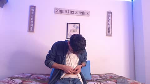 Snapshot of harrythomson1 chatting on 01-17-25, 09:39 harry thomson online show from 01-17-25, 09:39