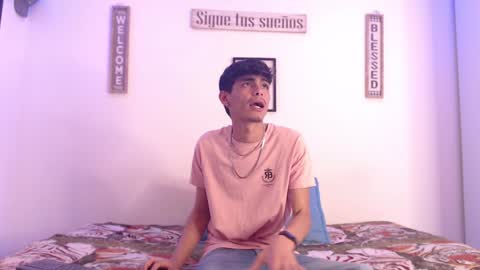 Snapshot of harrythomson1 chatting on 01-18-25, 02:03 harry thomson online show from 01-18-25, 02:03