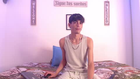 Snapshot of harrythomson1 chatting on 01-19-25, 07:04 harry thomson online show from 01-19-25, 07:04