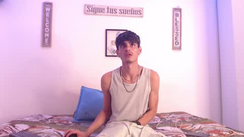 Snapshot of harrythomson1 chatting on 01-19-25, 10:06 harry thomson online show from 01-19-25, 10:06