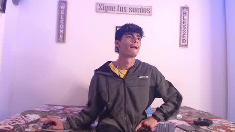 Snapshot of harrythomson1 chatting on 01-20-25, 04:21 harry thomson online show from 01-20-25, 04:21