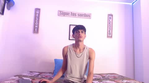 Snapshot of harrythomson1 chatting on 01-21-25, 06:54 harry thomson online show from 01-21-25, 06:54