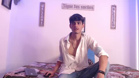 Snapshot of harrythomson1 chatting on 01-21-25, 10:41 harry thomson online show from 01-21-25, 10:41