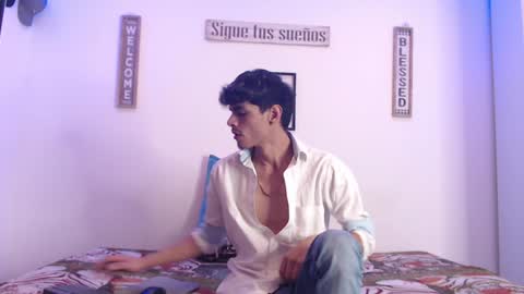 Snapshot of harrythomson1 chatting on 01-22-25, 10:40 harry thomson online show from 01-22-25, 10:40