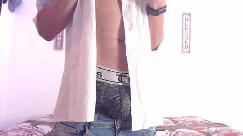 Snapshot of harrythomson1 chatting on 01-22-25, 01:42 harry thomson online show from 01-22-25, 01:42