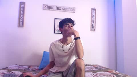 Snapshot of harrythomson1 chatting on 01-23-25, 06:28 harry thomson online show from 01-23-25, 06:28