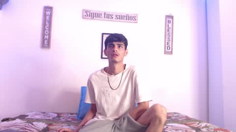 Snapshot of harrythomson1 chatting on 01-24-25, 03:32 harry thomson online show from 01-24-25, 03:32