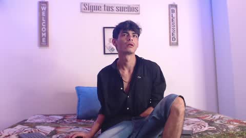 Snapshot of harrythomson1 chatting on 01-26-25, 04:30 harry thomson online show from 01-26-25, 04:30