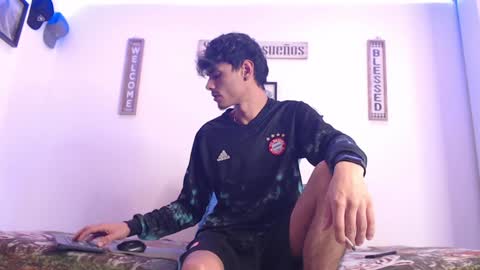 Snapshot of harrythomson1 chatting on 01-30-25, 08:22 harry thomson online show from 01-30-25, 08:22