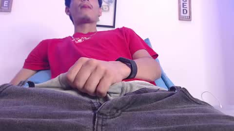 Snapshot of harrythomson1 chatting on 02-14-25, 01:56 harry thomson online show from 02-14-25, 01:56