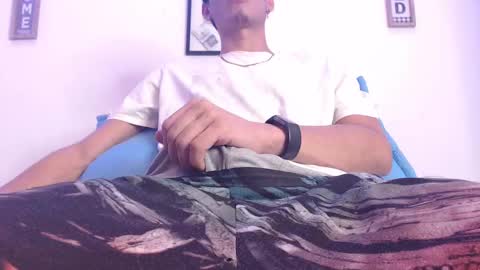 Snapshot of harrythomson1 chatting on 02-15-25, 05:09 harry thomson online show from 02-15-25, 05:09