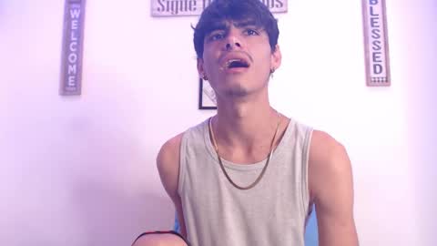 Snapshot of harrythomson1 chatting on 02-23-25, 10:42 harry thomson online show from 02-23-25, 10:42