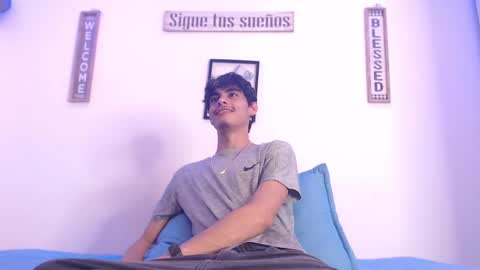 Snapshot of harrythomson1 chatting on 03-08-25, 08:11 harry thomson online show from 03-08-25, 08:11