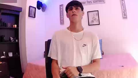 Snapshot of harrythomson1 chatting on 09-09-25, 05:01 harry thomson online show from 09-09-25, 05:01