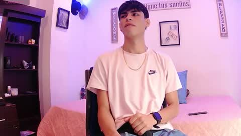 Snapshot of harrythomson1 chatting on 09-14-25, 08:35 harry thomson online show from 09-14-25, 08:35