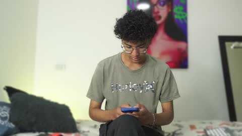 Snapshot of harrytwink18 chatting on 12-13-24, 01:33 HARRY online show from 12-13-24, 01:33