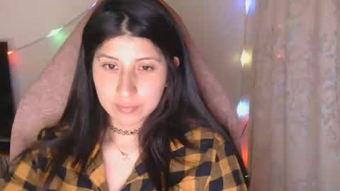 Snapshot of hasley_bbylee chatting on 12-14-25, 01:00 lady online show from 12-14-25, 01:00