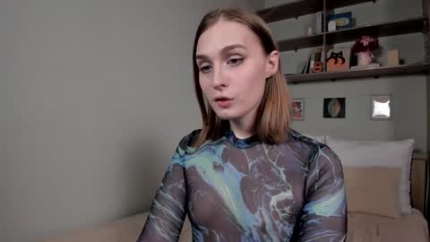 Mia online show from 11-20-25, 06:24