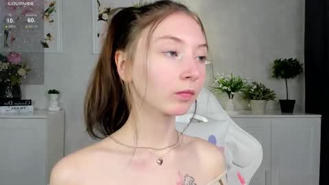 Lola online show from 10-15-25, 09:09