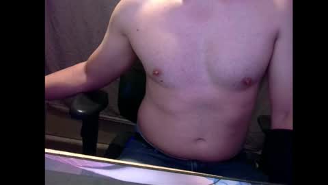 Snapshot of hawaiinstallion23 chatting on 11-28-25, 06:38 hawaiinstallion23 online show from 11-28-25, 06:38