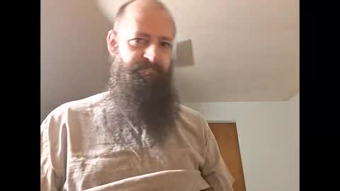 Snapshot of hawktalon007 chatting on 11-11-25, 02:06 Robert online show from 11-11-25, 02:06