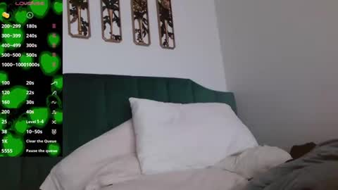 Snapshot of hazel_skye chatting on 02-16-25, 04:32 Hazel online show from 02-16-25, 04:32