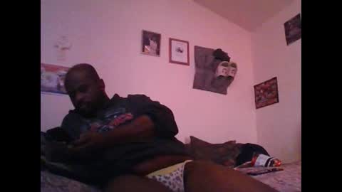 Snapshot of hbdj2164 chatting on 10-12-25, 05:56 hbdj2164 online show from 10-12-25, 05:56