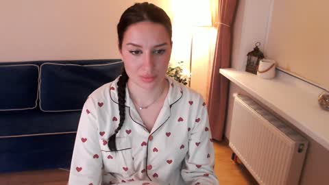 Snapshot of heaven_chloe chatting on 12-01-24, 10:43 Heaven girl online show from 12-01-24, 10:43